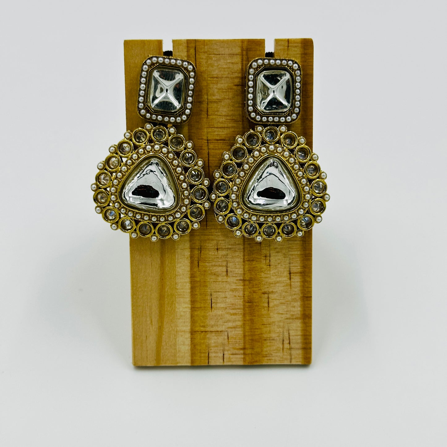 Antique Gold-Plated Kundan Necklace Set with Square & Teardrop Stones