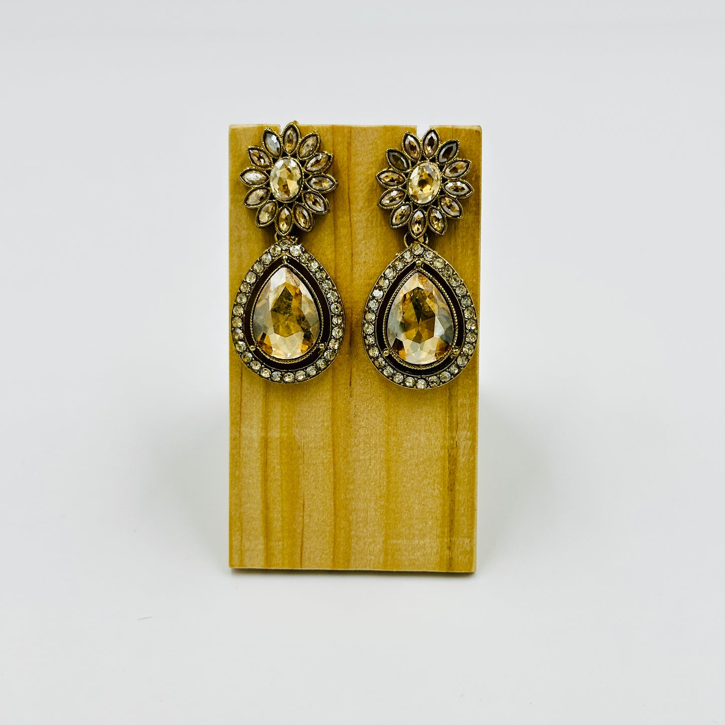 Golden Floral Kundan Necklace Set with Earrings & Maang Tikka