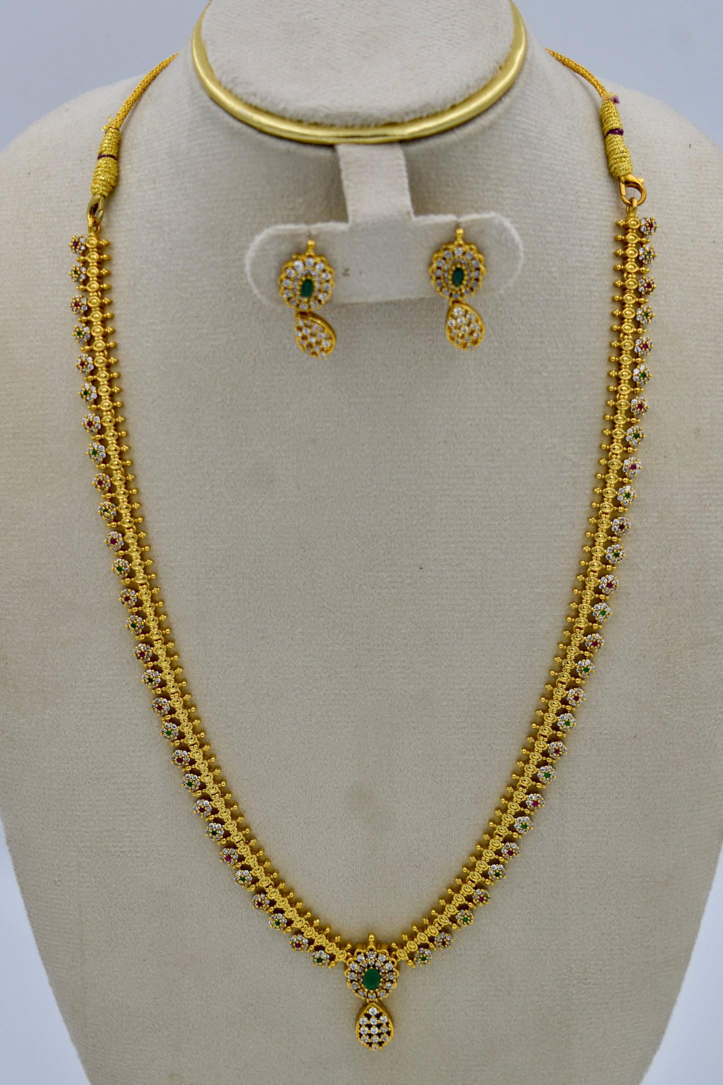 Emerald Elegance Necklace Set – Gold-Plated Imitation Jewellery