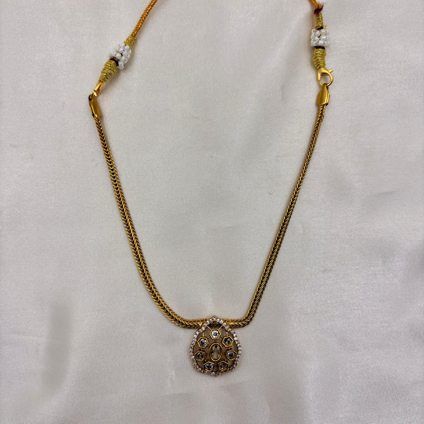 ✨ Kundan Drop Pendant Necklace Set – Simple & Classy Elegance