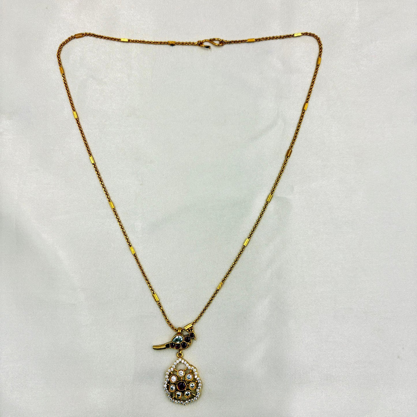 Antique Gold Kundan Pendant Necklace Set with Matching Earrings