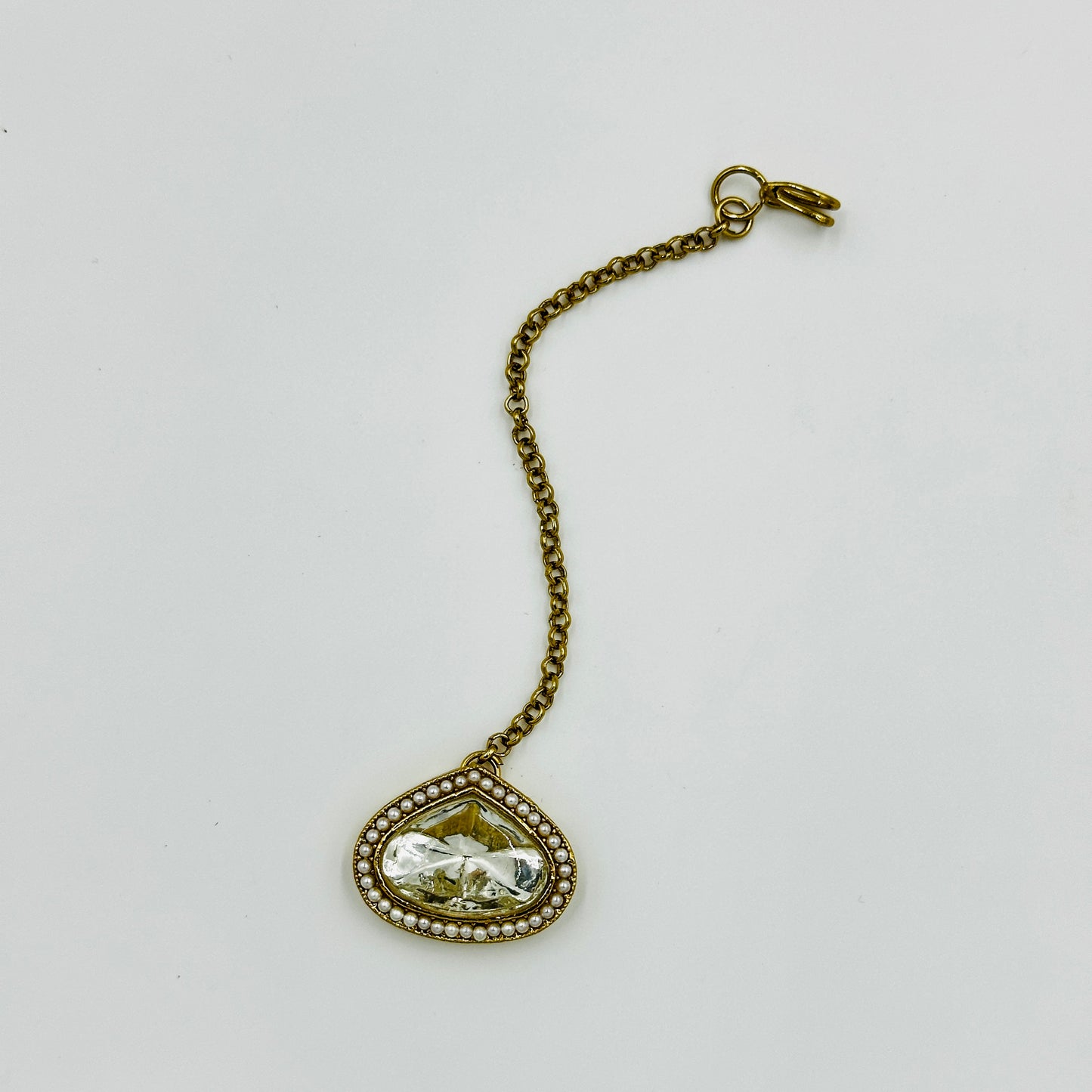Antique Gold-Plated Kundan Necklace Set with White Stones & Maang Tikka