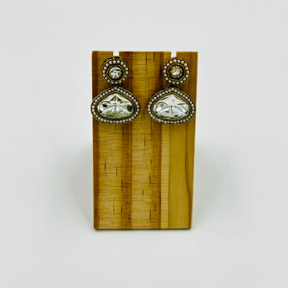 Antique Gold-Plated Kundan Necklace Set with White Stones & Maang Tikka