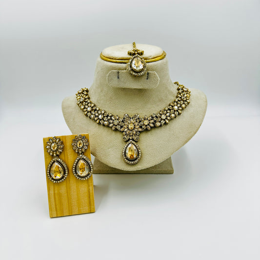 Golden Floral Kundan Necklace Set with Earrings & Maang Tikka