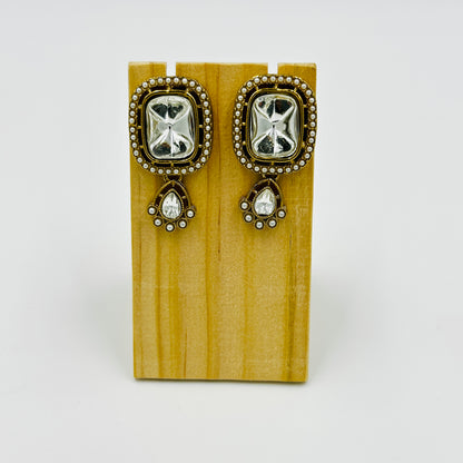Antique Gold-Plated Kundan Choker Necklace Set with Earrings & Maang Tikka