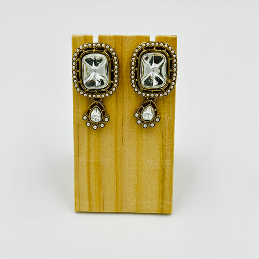 Antique Gold-Plated Kundan Choker Necklace Set with Earrings & Maang Tikka