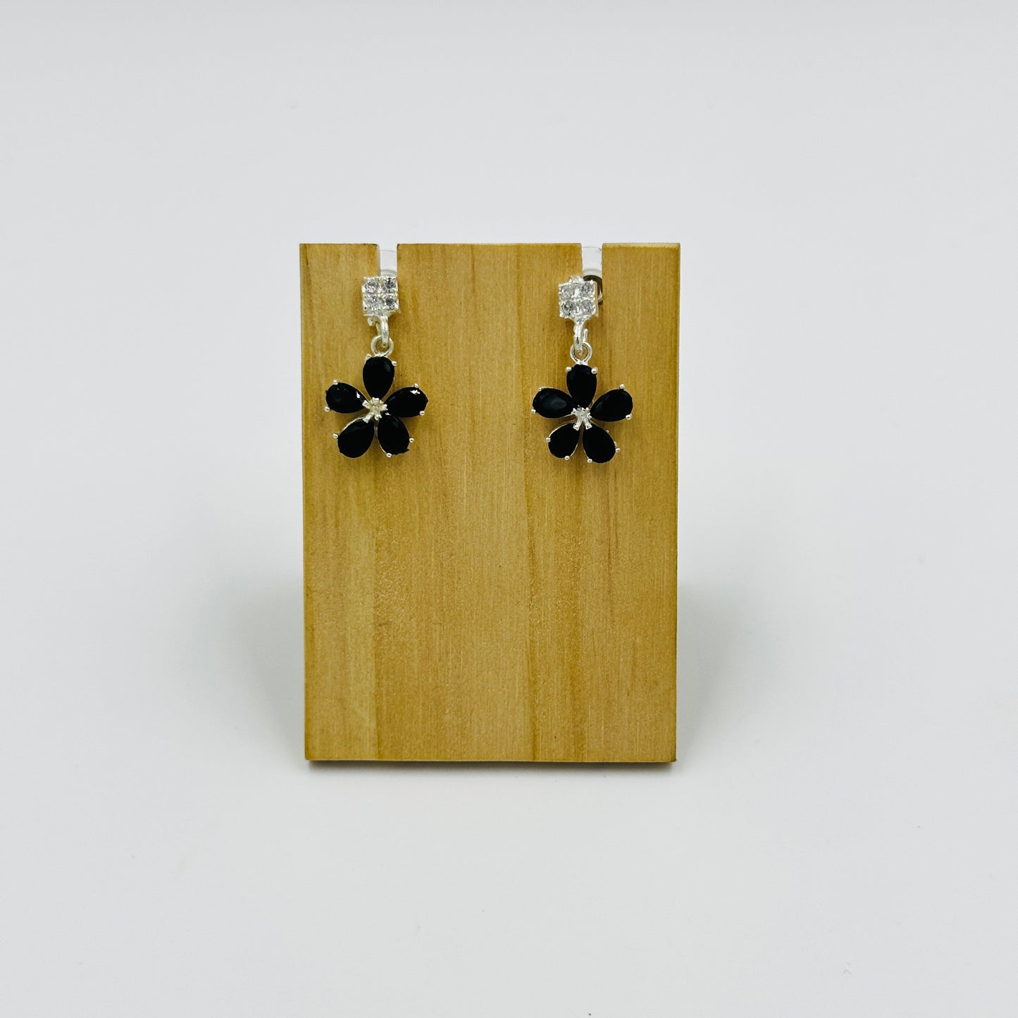 Black Stone Floral Necklace Set with Earrings – Elegant Oxidized Finish