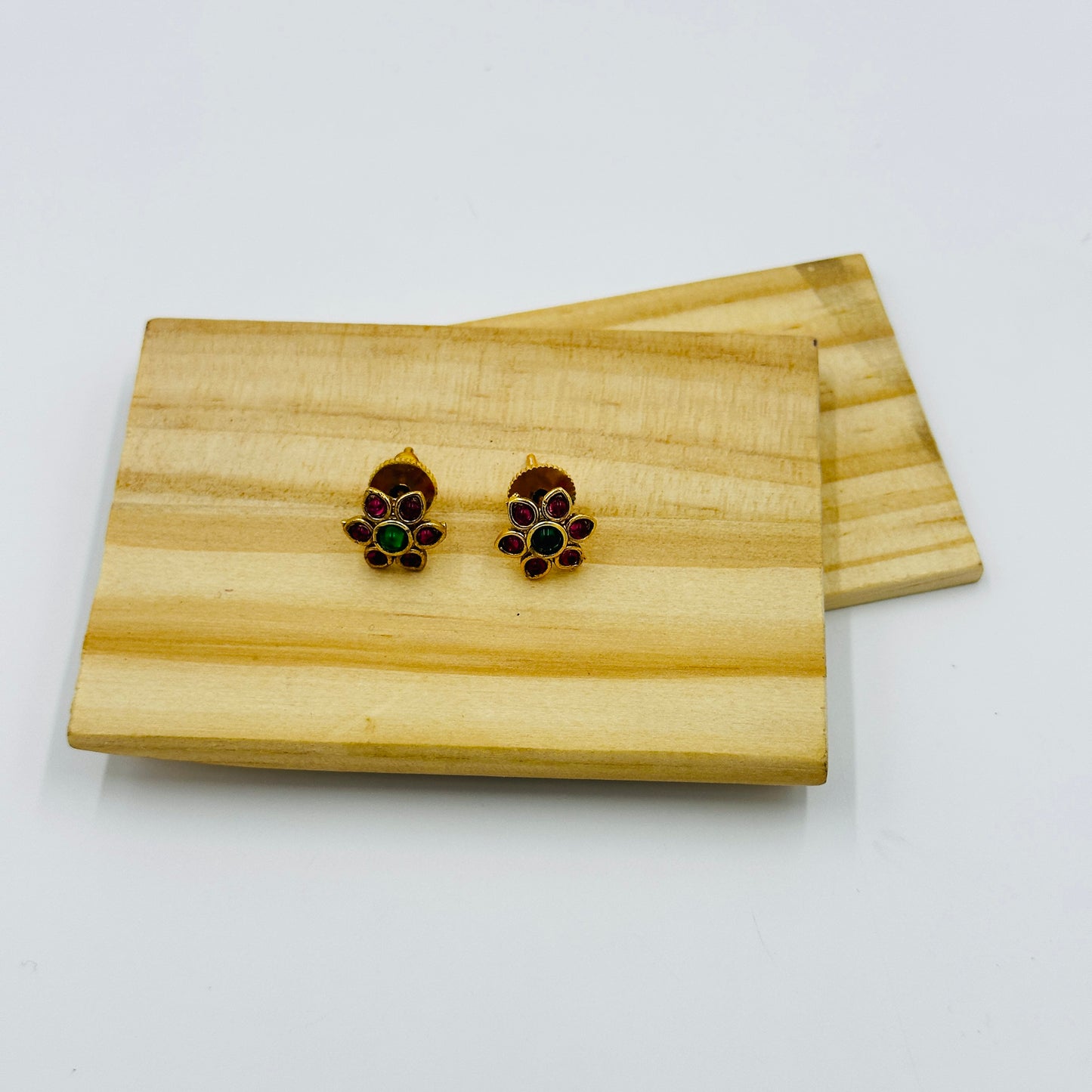 Floral Design Gold-Plated Necklace Set with Matching Earrings – Red & Green Stones