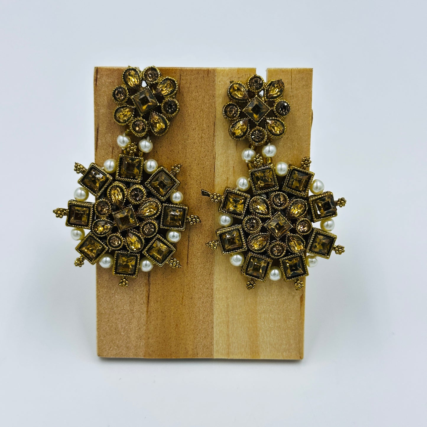 Pearl-Studded Kundan Necklace Set with Earrings & Maang Tikka