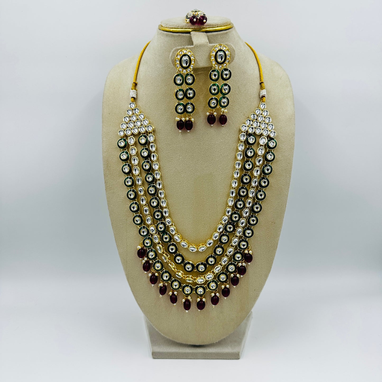 Grand Multi-Layer Kundan Necklace Set with Earrings & Maang Tikka – Bridal Jewelry