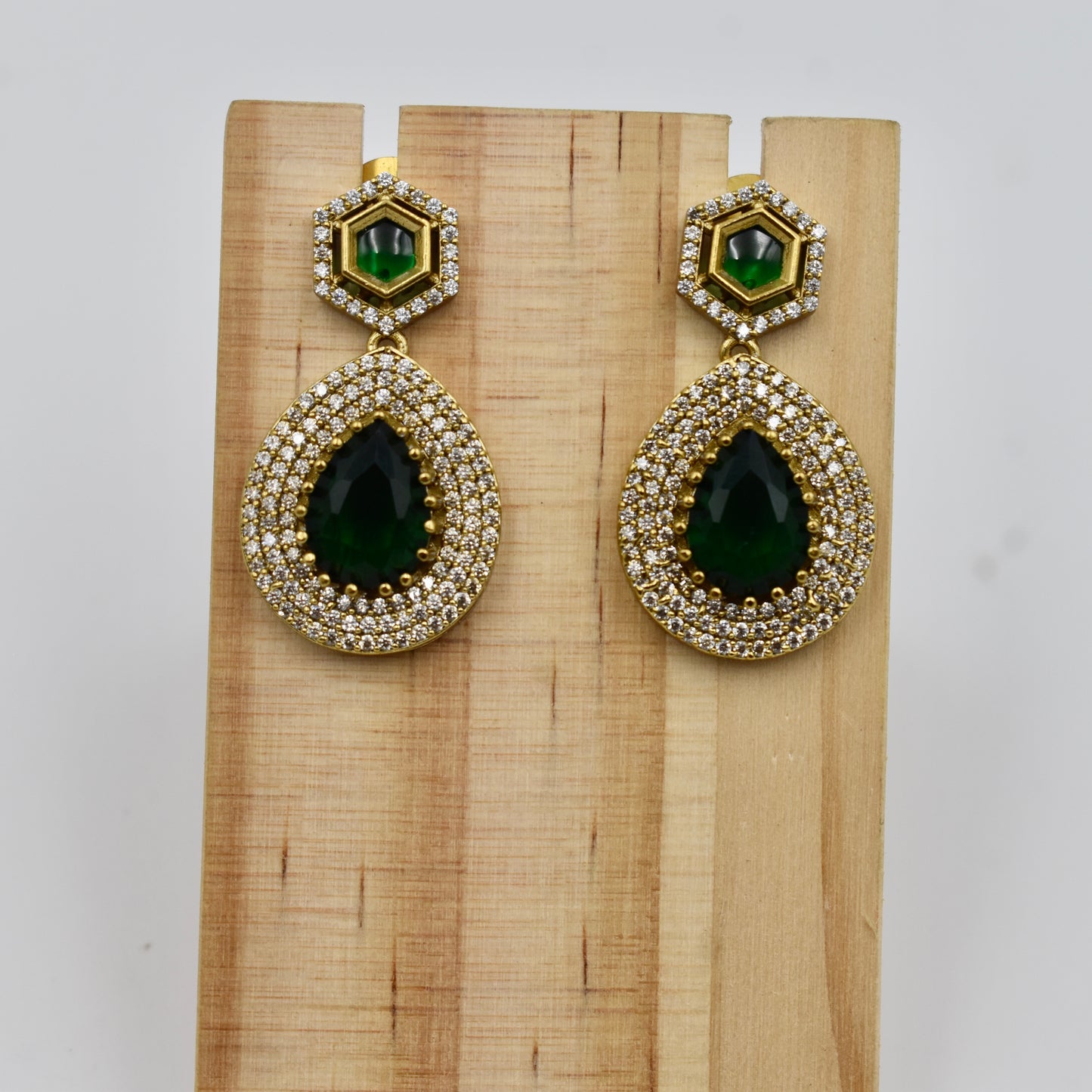 Elegant Green Stone Imitation Necklace Set with Earrings