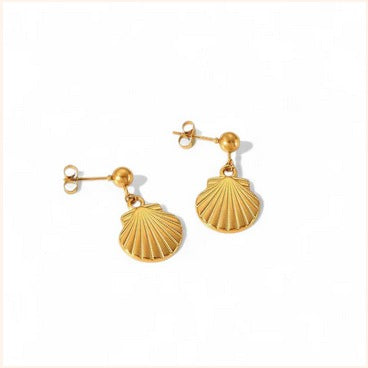 Golden Seashell Stud Earrings – Ocean-Inspired Elegance
