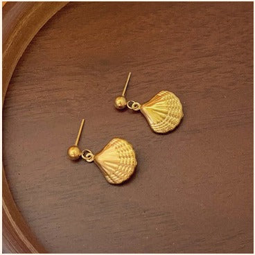 Golden Seashell Stud Earrings – Ocean-Inspired Elegance