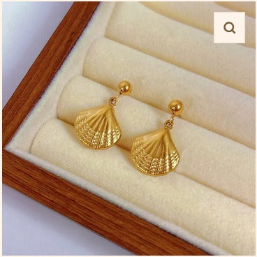 Golden Seashell Stud Earrings – Ocean-Inspired Elegance