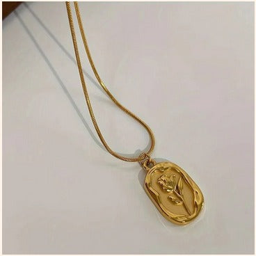 Gold Rose Medallion Necklace – Imitation Jewelry