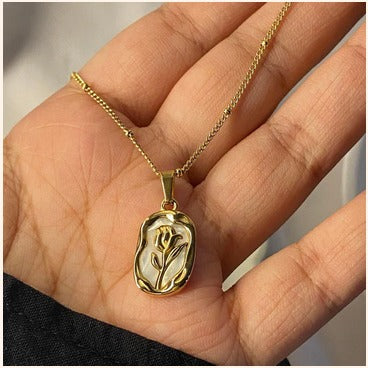 Floral Gold Pendant Necklace – Imitation Jewelry