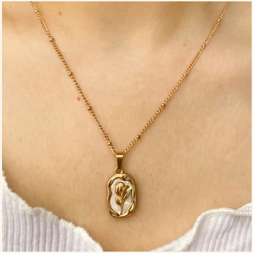 Floral Gold Pendant Necklace – Imitation Jewelry