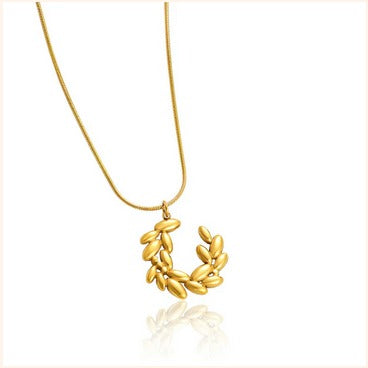 Golden Leaf Wreath Pendant Necklace – Imitation Jewellery