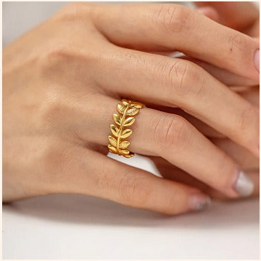Golden Leaf Adjustable Ring – Elegant Imitation Finger Ring