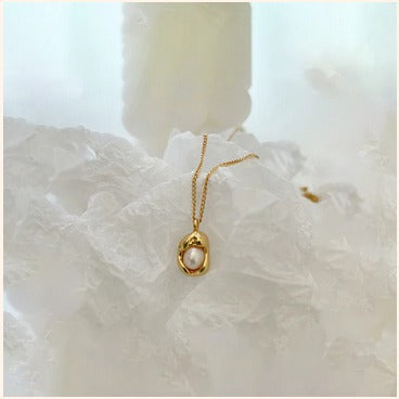 Classic Pearl Drop Pendant Necklace – Imitation Gold Finish