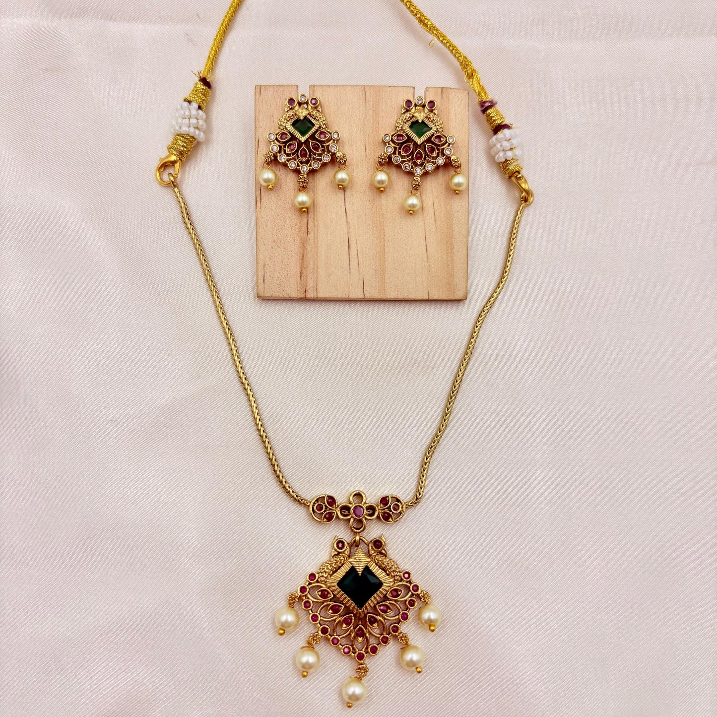✨ Antique Gold-Plated Pearl Drop Necklace Set