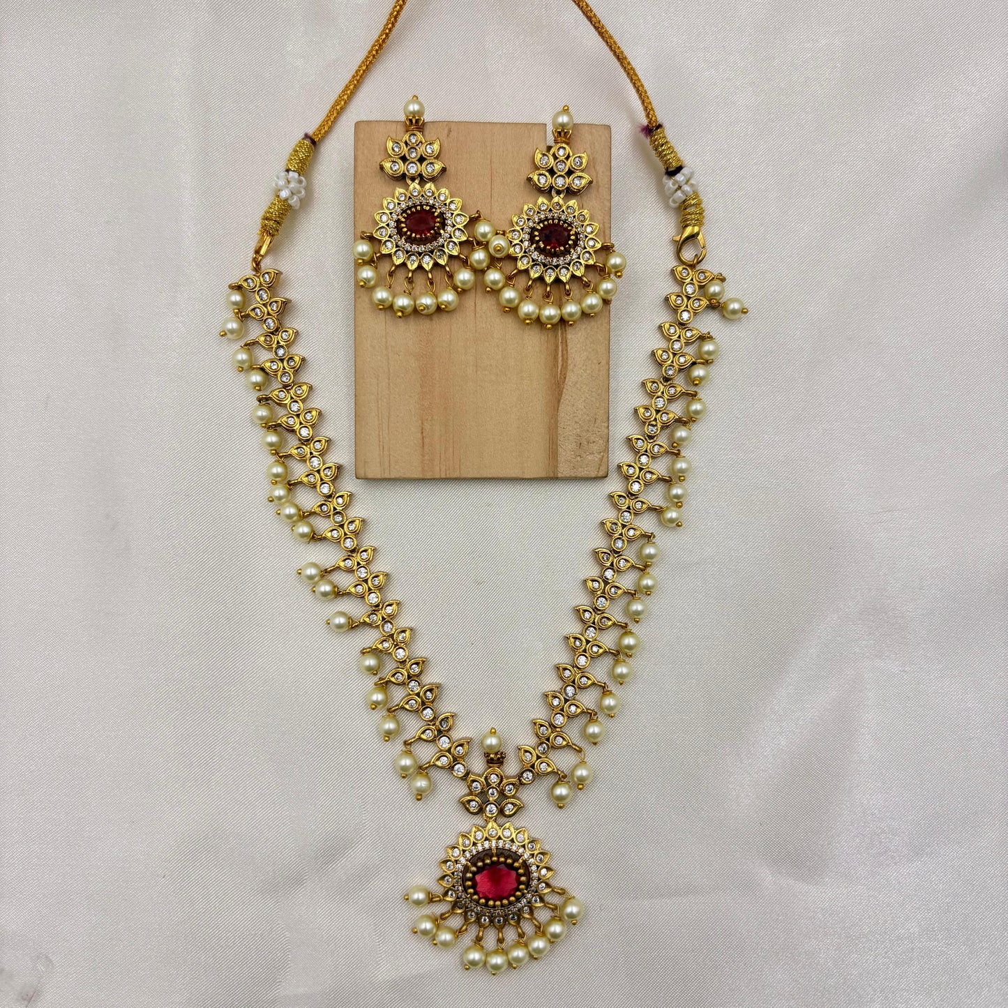 ✨ Regal Ruby Pearl Necklace Set – Timeless Royal Charm