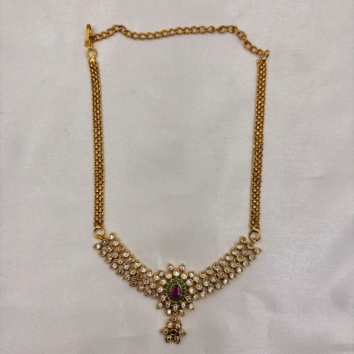 ✨ Ruby Stone Floral Necklace Set – Elegant & Timeless Beauty