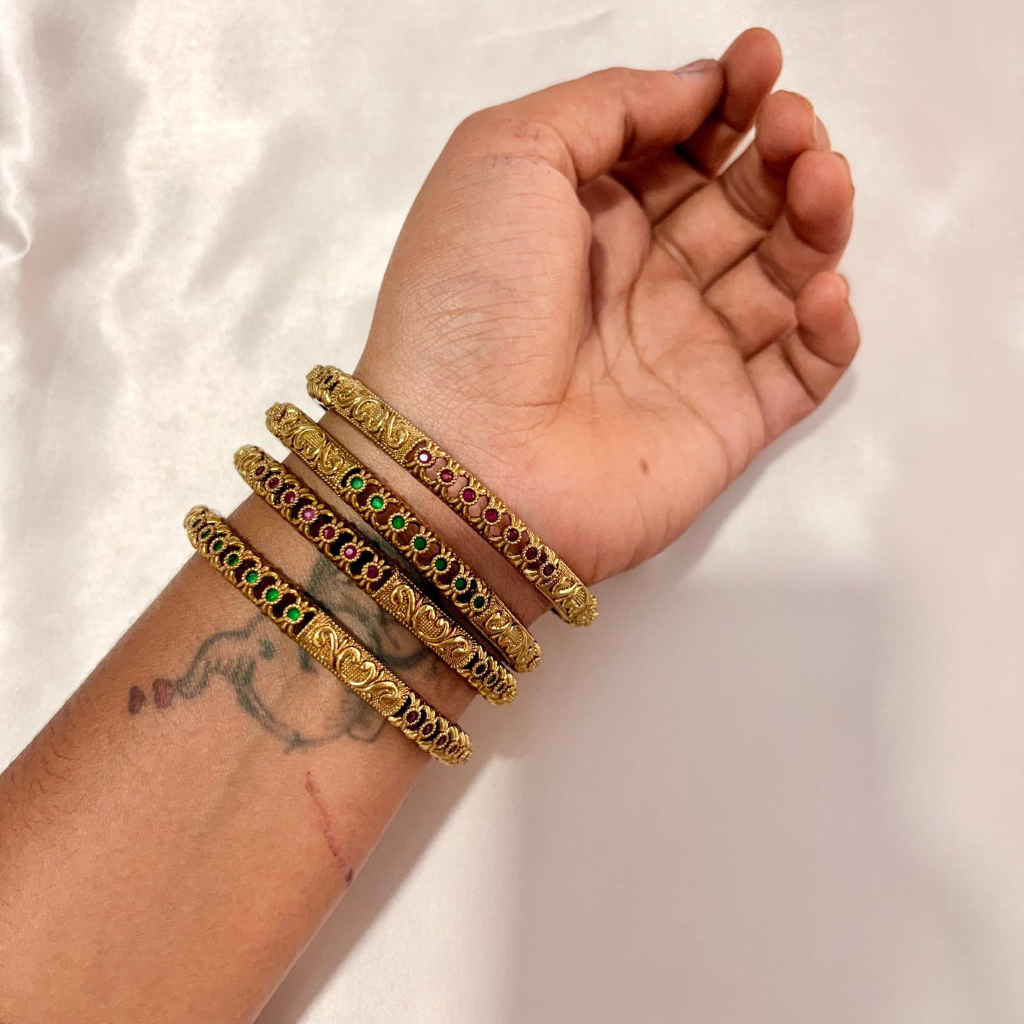 Traditional Antique Stone Bangles Set– Ruby & Emerald Designer Stack