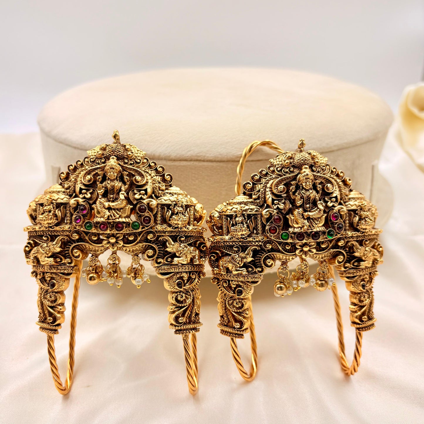 Premium Antique Temple Goddess Vanki / Armlet – Lakshmi Design with Kemp Stones & Pearl Drops