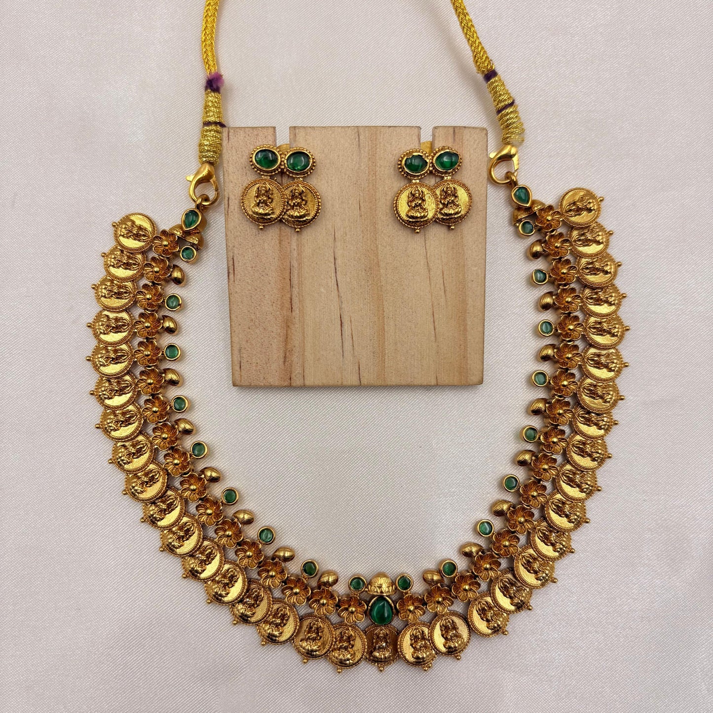 💛 Traditional Kasumala Necklace Set – Timeless South Indian Beauty