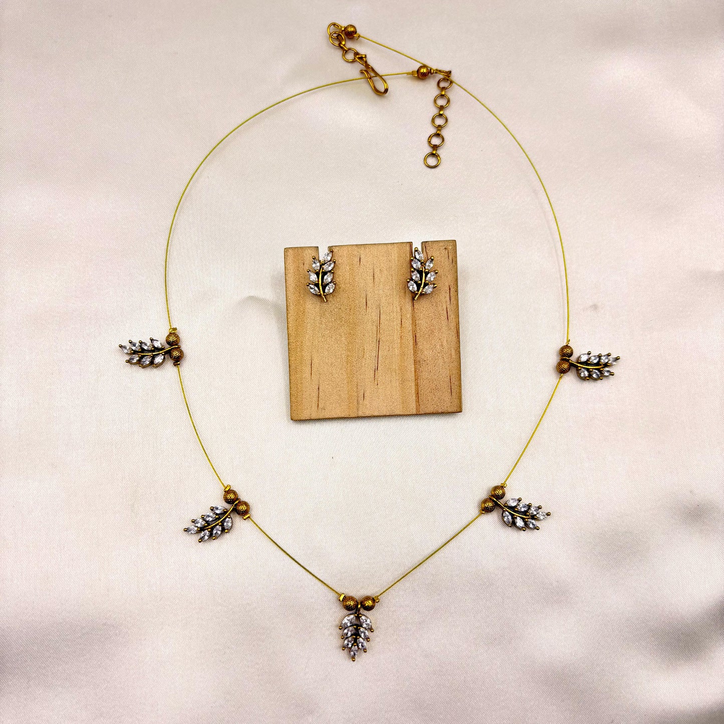 Minimal CZ Leaf Wire Necklace Set – Antique Gold Finish