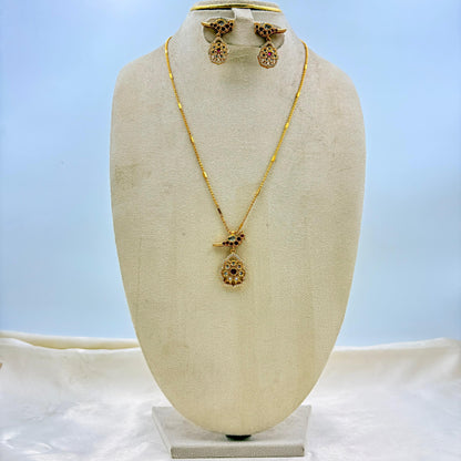 Antique Gold Kundan Pendant Necklace Set with Matching Earrings