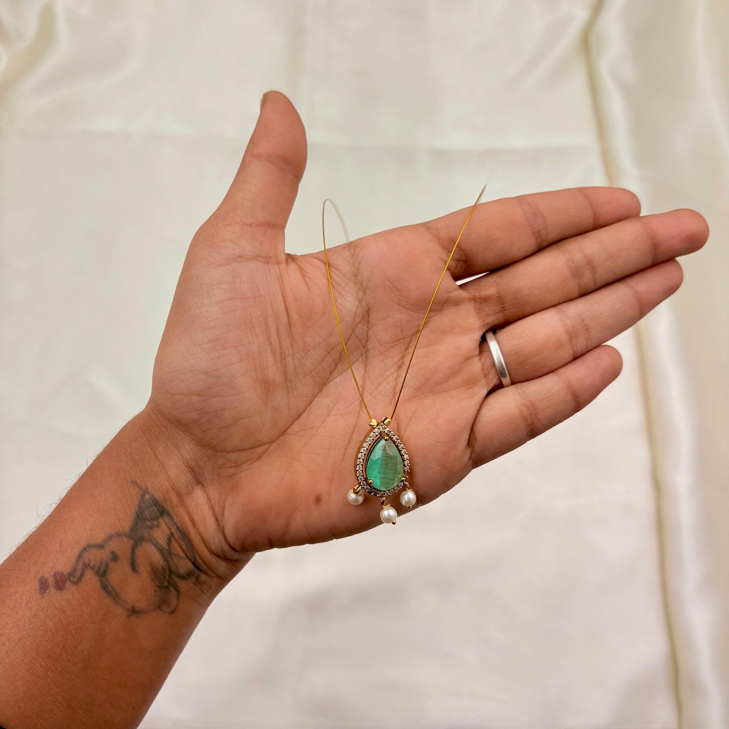 Green Teardrop Minimal Pearl Dangling Necklace