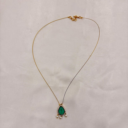 Green Teardrop Minimal Pearl Dangling Necklace
