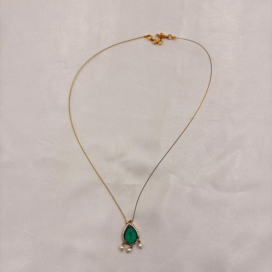 Green Teardrop Minimal Pearl Dangling Necklace