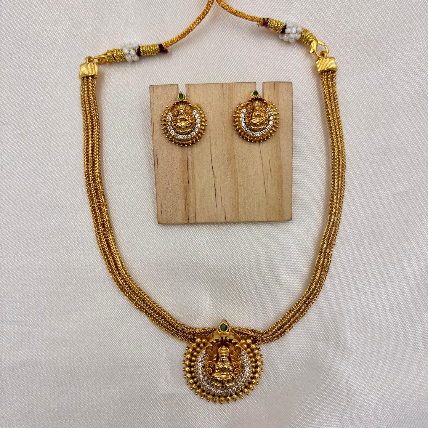 ✨ Lakshmi Temple Necklace Set – Divine • Traditional • Timeless