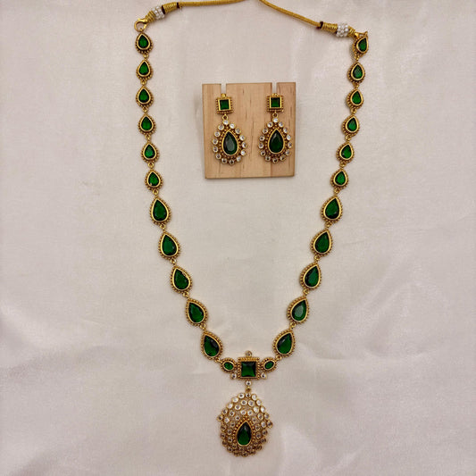 💚 Emerald Teardrop Necklace Set – Timeless Royal Charm