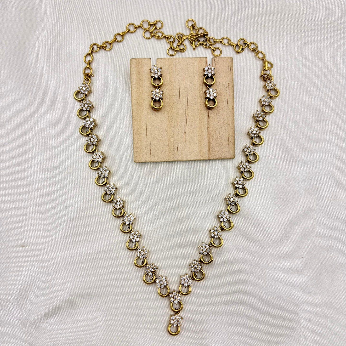 ✨ Floral AD Lightweight Necklace Set | Elegant & Minimal