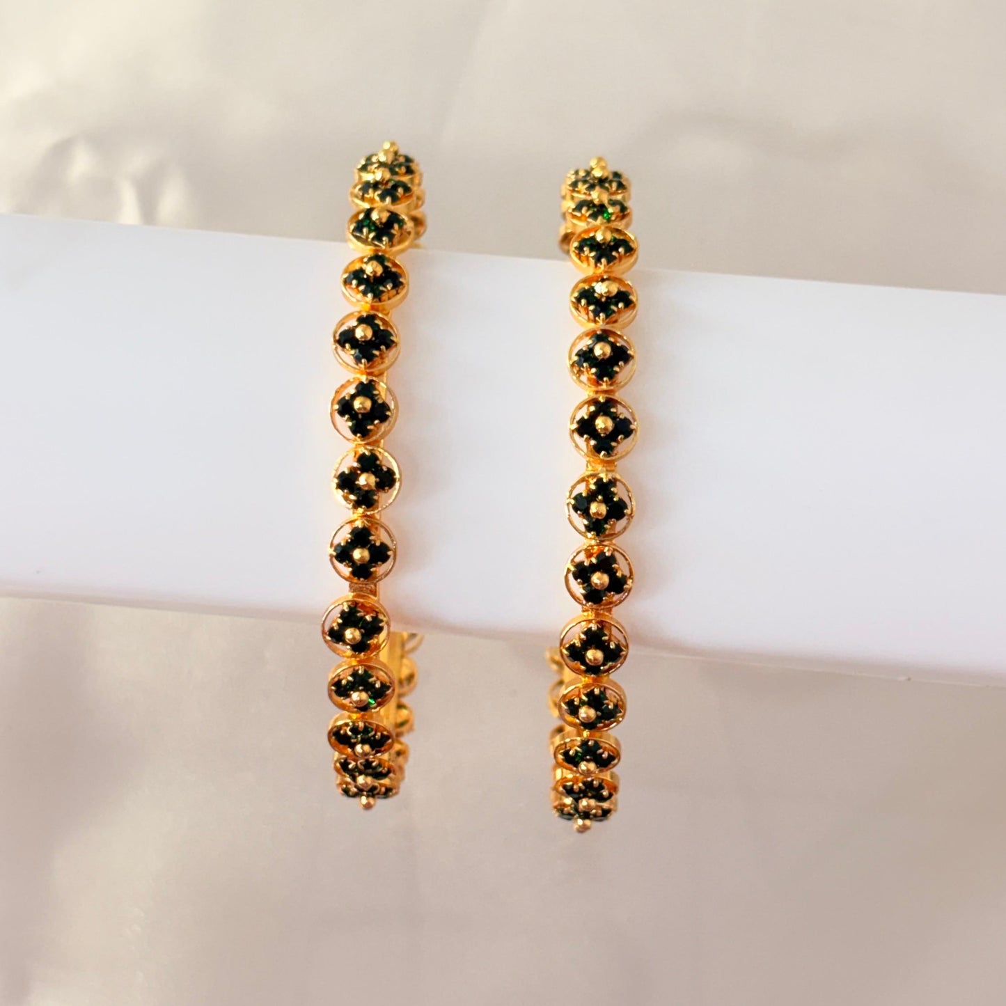 Antique Gold Green Stone Circle Bangles – Traditional Lightweight Bangles