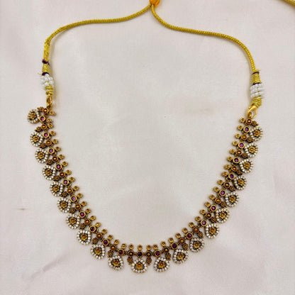 ✨ Antique Kemp Daisy Necklace Set