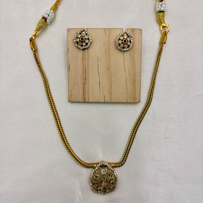 ✨ Kundan Drop Pendant Necklace Set – Simple & Classy Elegance