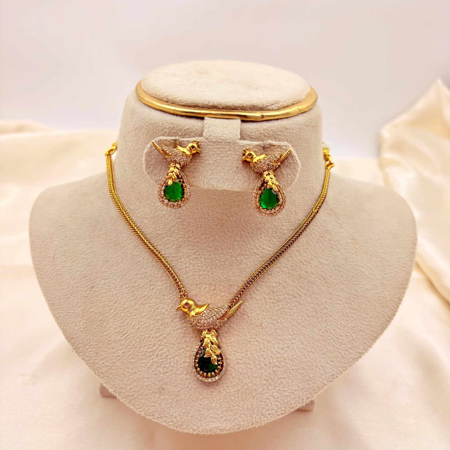 Green Stone Bird Pendant Necklace Set