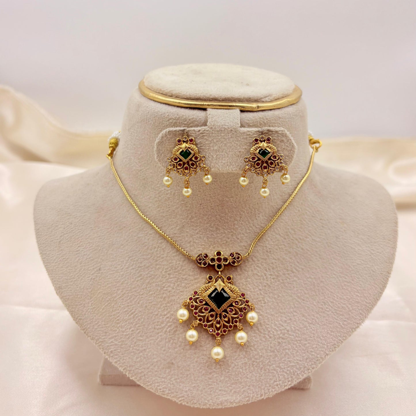 ✨ Antique Gold-Plated Pearl Drop Necklace Set