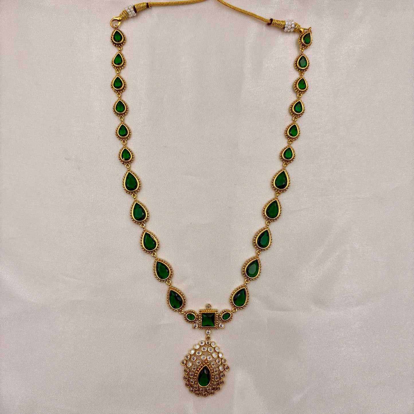 💚 Emerald Teardrop Necklace Set – Timeless Royal Charm