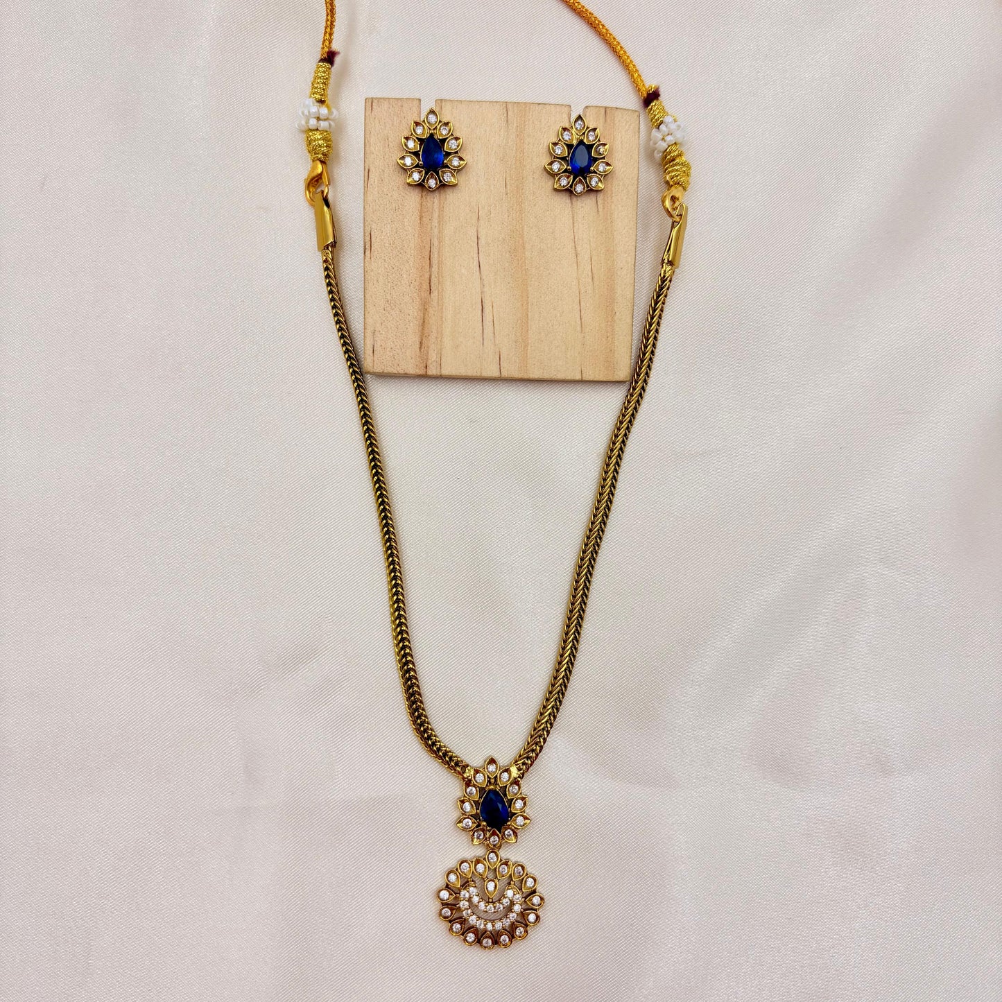 Blue Stone Kundan Pendant Necklace Set
