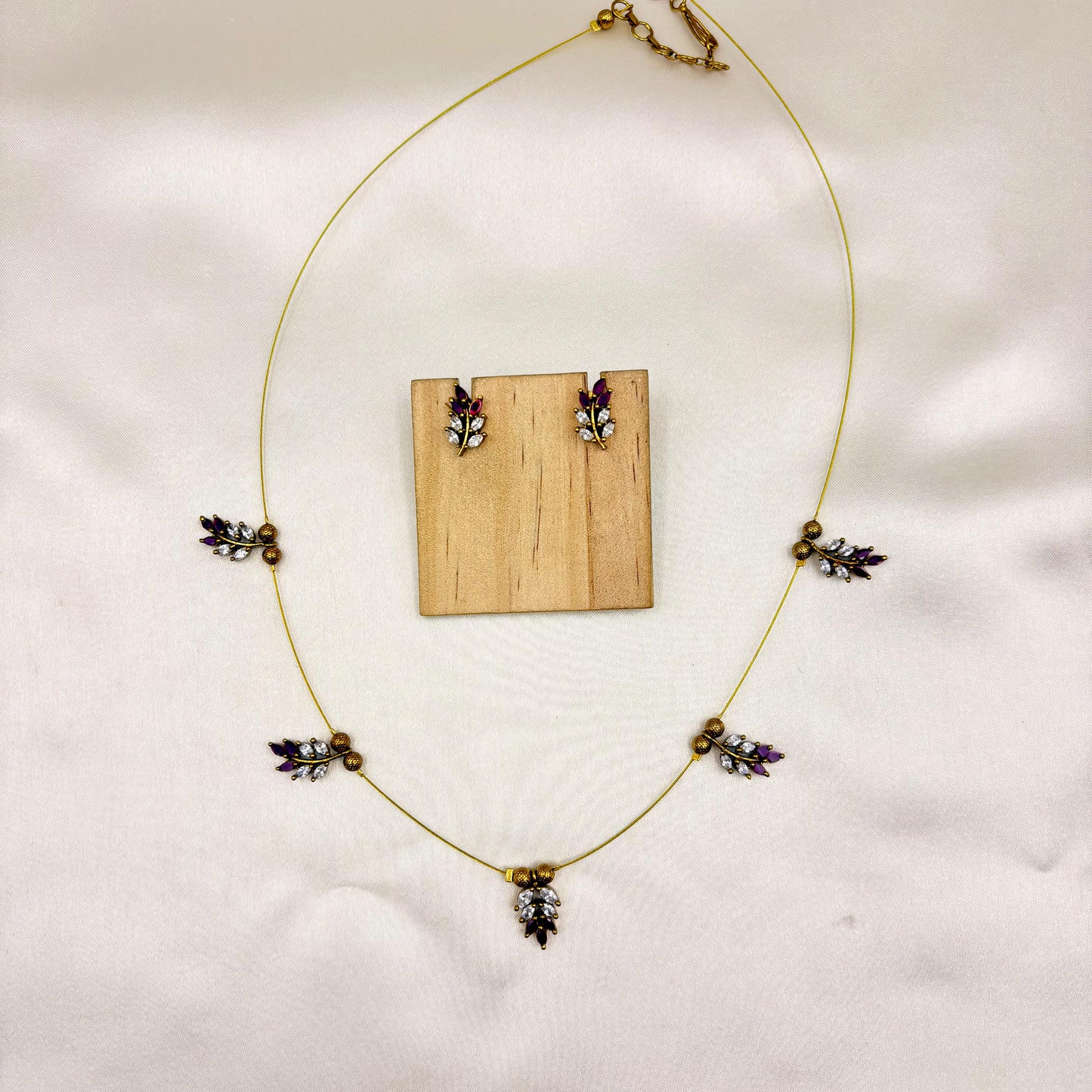 Leaf Motif CZ Wire Necklace Set – Antique Gold Finish