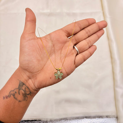Green Floral Pendant Wire Necklace