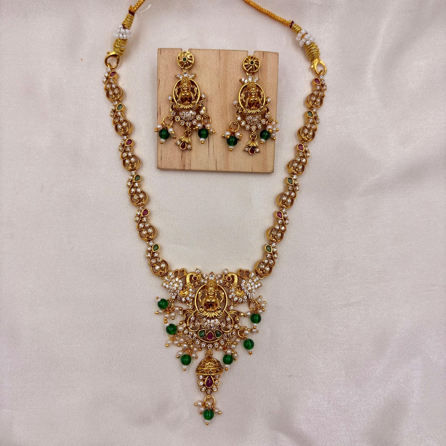 🪔 Goddess Lakshmi Temple Necklace Set – Divine Traditional Luxury