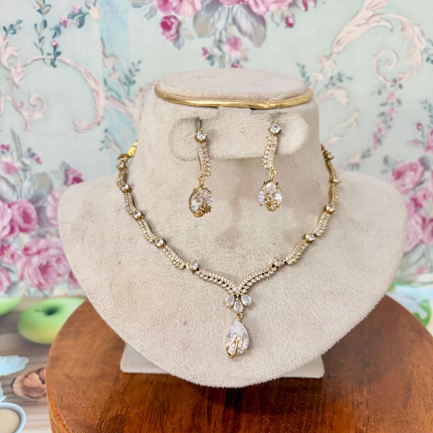 Elegant Gold Finish AD Necklace Set with Teardrop Pendant & Matching Earrings