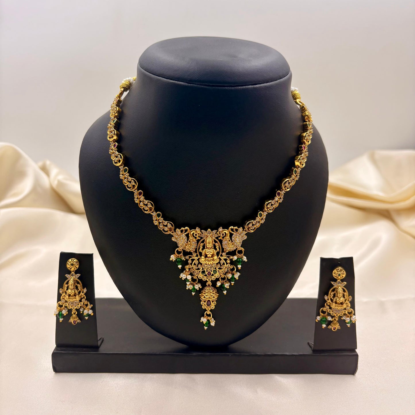 🪔 Goddess Lakshmi Temple Necklace Set – Divine Traditional Luxury